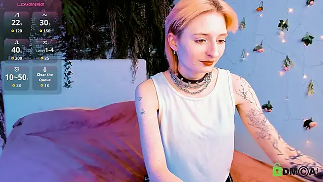 Snapshot of Kira__Cutie chatting on April 2026 09:17:01 PM Kira Cutie online show from April 2026 09:17:01 PM