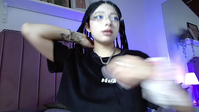 shiny foxeyes online show from April 2026 09:37:01 PM