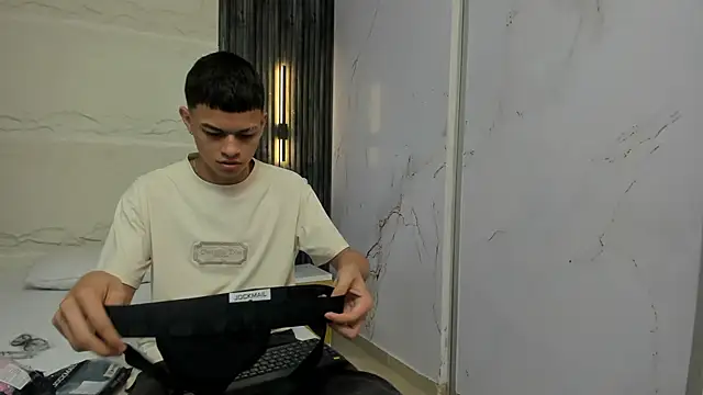 Apolo jonnes online show from April 2026 03:06:02 AM