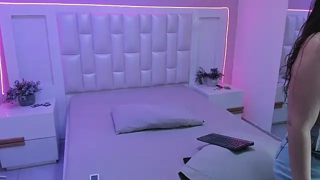 KylieLumi online show from April 2026 11:55:01 AM