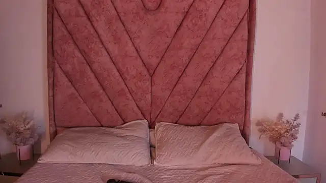 lana lanna  online show from April 2026 04:45:02 AM