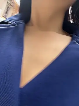 lucyxiaolulu online show from April 2026 02:39:02 AM