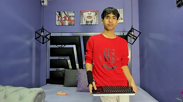  ArchieBlu  online show from April 2026 03:18:01 AM