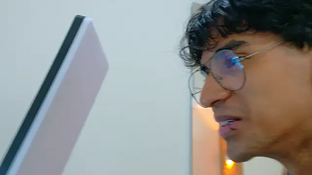  ArchieBlu  online show from April 2026 03:26:02 AM