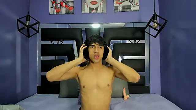  ArchieBlu  online show from April 2026 03:18:01 AM