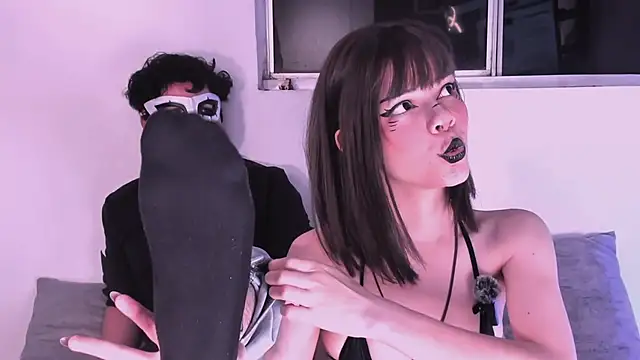 Tuxxxedo online show from April 2026 07:03:02 AM