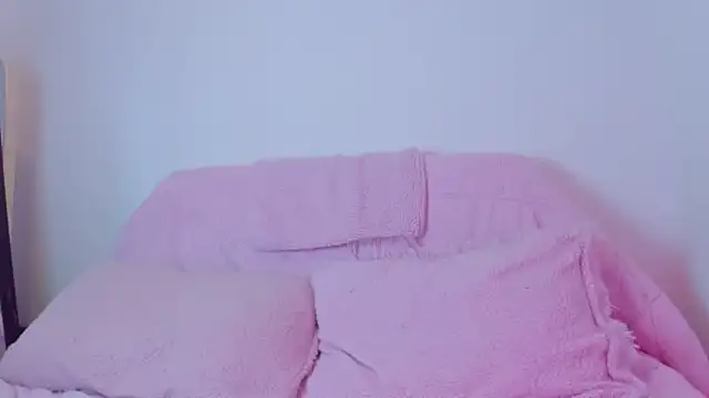 estrellaO O online show from April 2026 12:05:01 AM