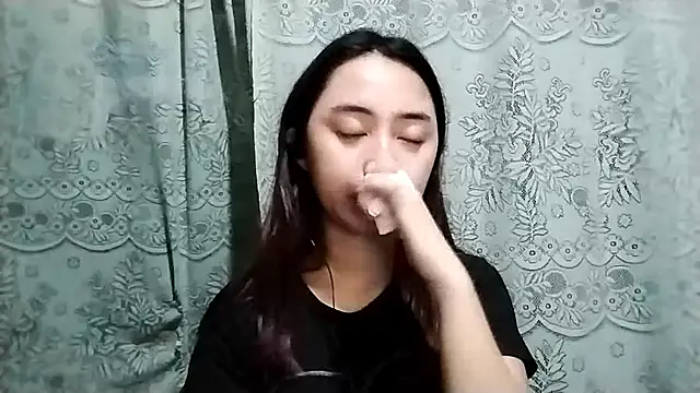 LenoraLacassagne online show from April 2026 03:39:01 PM