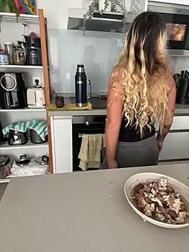 Sexyandtiny online show from March 2026 12:38:02 PM