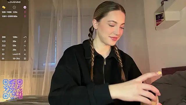 1Kellynaive online show from April 2026 04:04:01 PM