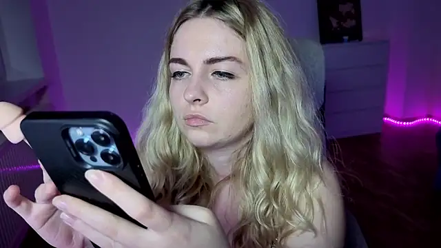 EvaKraz online show from April 2026 07:07:02 PM