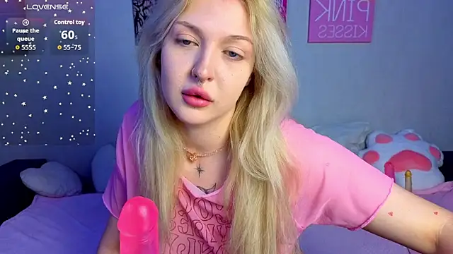 Snapshot of BlondieSummer chatting on June 2026 04:09:02 PM BlondieSummer online show from June 2026 04:09:02 PM