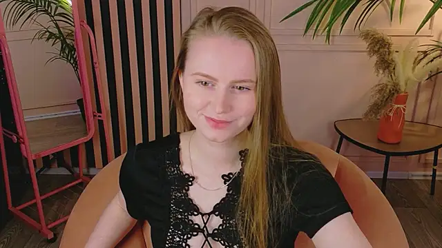 Snapshot of Lover_Daisy_ chatting on May 2026 12:35:02 PM Lover Daisy online show from May 2026 12:35:02 PM