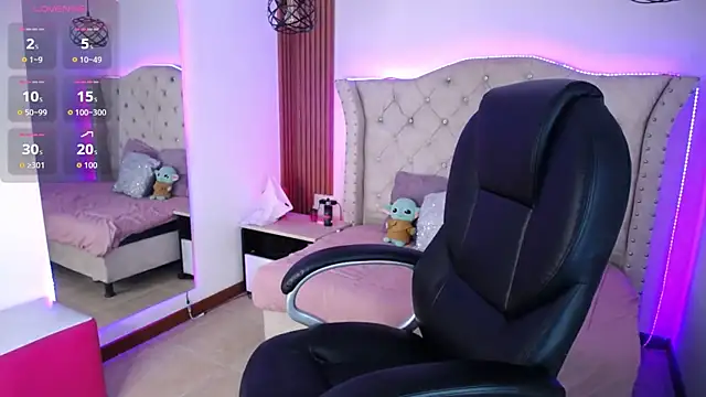 Elizabeth Evans1 online show from April 2026 09:37:02 PM