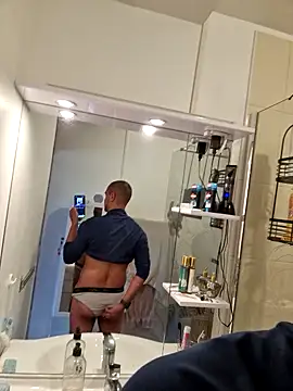 Justfunfree online show from April 2026 01:53:02 PM