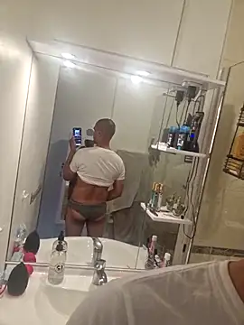 Justfunfree online show from April 2026 02:20:01 PM