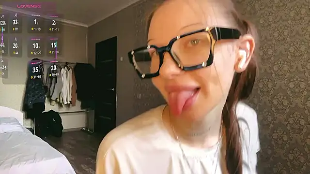 honeywander online show from March 2026 03:28:01 AM