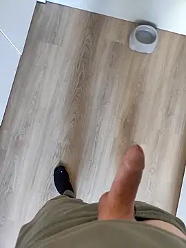 Essie deLona online show from April 2026 07:03:02 AM