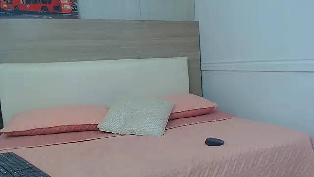 ariana rivera1 online show from April 2026 01:11:01 PM