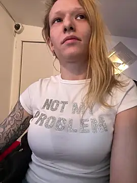 AnyaGlow online show from April 2026 08:32:01 PM