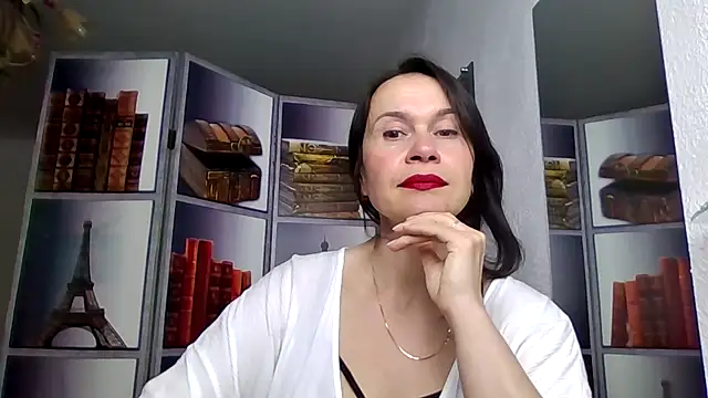 Selena Moo online show from April 2026 12:28:02 PM