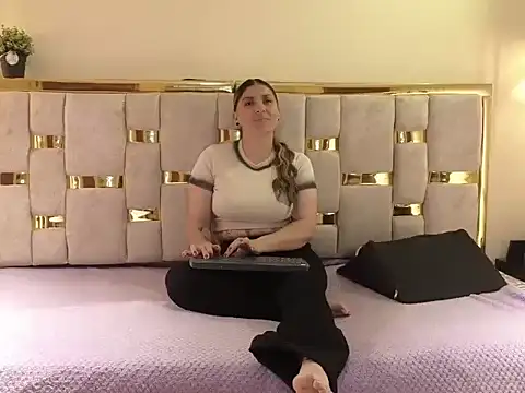 HELLEN MARK online show from March 2026 11:38:01 AM