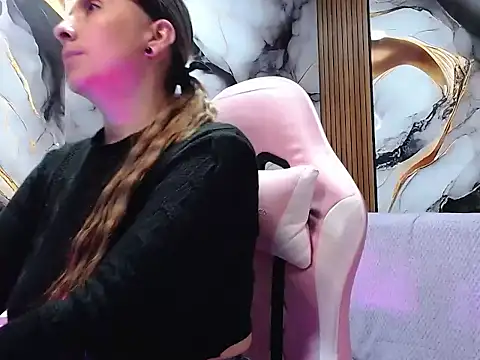 HELLEN MARK online show from April 2026 11:33:02 AM