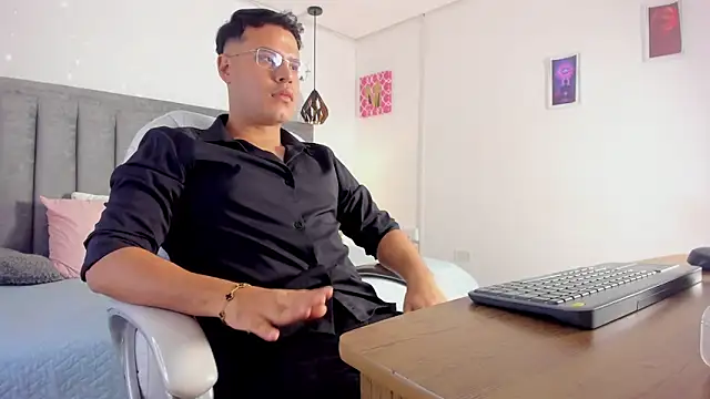 Liam ruse online show from March 2026 08:12:02 PM