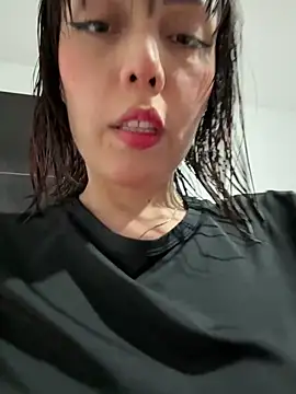 1Amelia8 online show from April 2026 06:05:01 PM