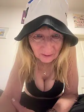 MatureKim online show from April 2026 06:27:02 PM