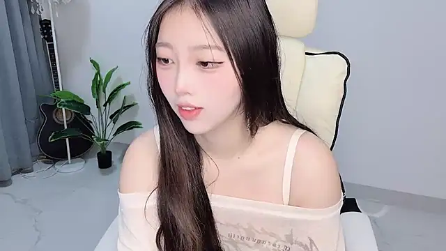 Yukiy8877 online show from April 2026 09:56:01 PM