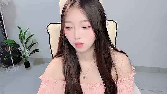 Yukiy8877 online show from April 2026 10:40:01 PM