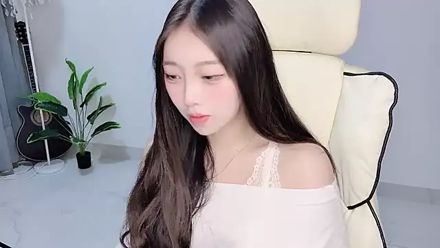 Yukiy8877 online show from April 2026 11:25:01 AM