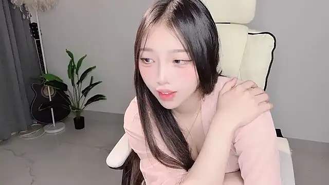 Yukiy8877 online show from April 2026 01:04:01 PM