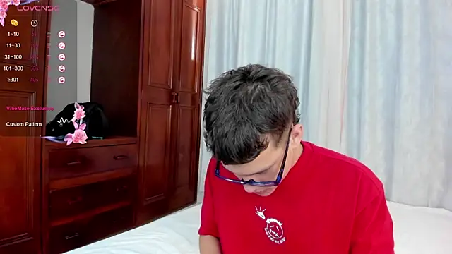 dennis hills online show from April 2026 07:18:02 PM