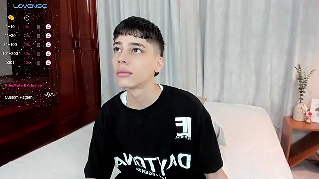 dennis hills online show from April 2026 02:09:02 PM