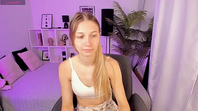 LauraPurr online show from June 2026 06:58:02 AM