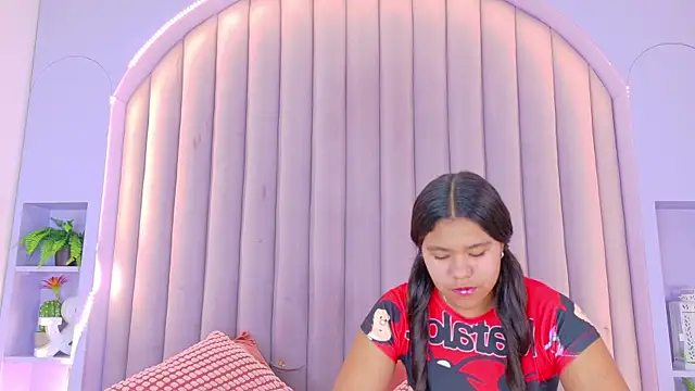 AhslyEvans   online show from March 2026 11:38:01 AM