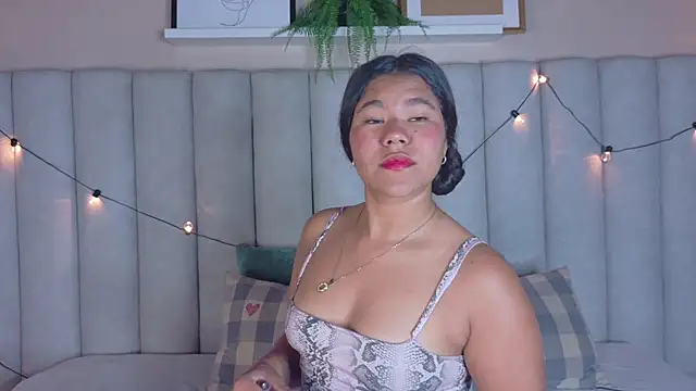 AhslyEvans   online show from April 2026 11:19:01 AM