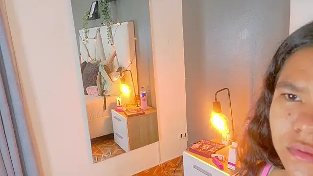 AhslyEvans   online show from April 2026 11:37:01 AM