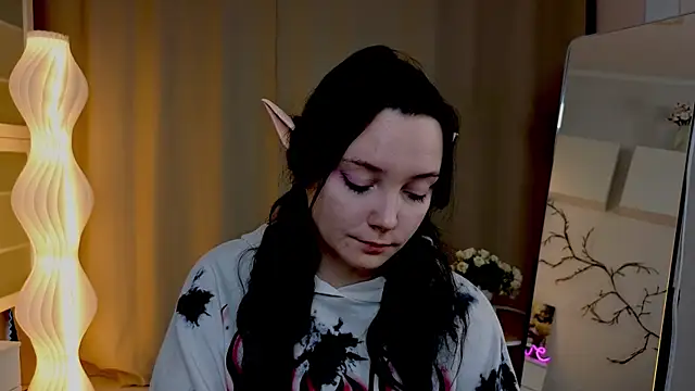 KaraNeagle online show from April 2026 06:13:01 AM