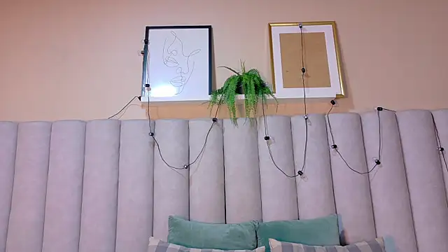 StarrMoon   online show from April 2026 02:58:02 AM