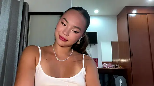 kamila 18 french online show from April 2026 02:15:02 PM