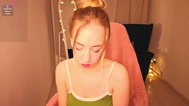 ShadowSparkle online show from March 2026 08:31:01 PM