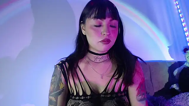 Val Time online show from April 2026 07:03:01 PM