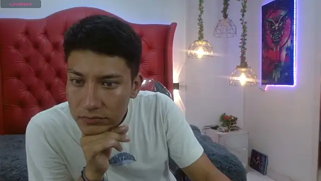 DominantBoy4 online show from April 2026 07:37:02 PM