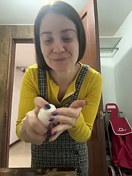 natashakinski online show from April 2026 05:55:01 PM