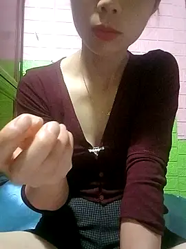 AmyLinee01 online show from April 2026 06:19:02 PM