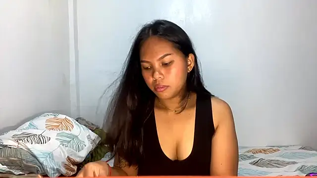 CorrinaThach online show from April 2026 02:33:02 PM