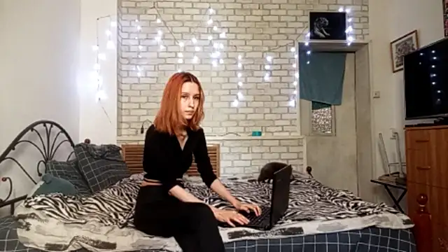 SirenFrost online show from April 2026 01:20:02 PM